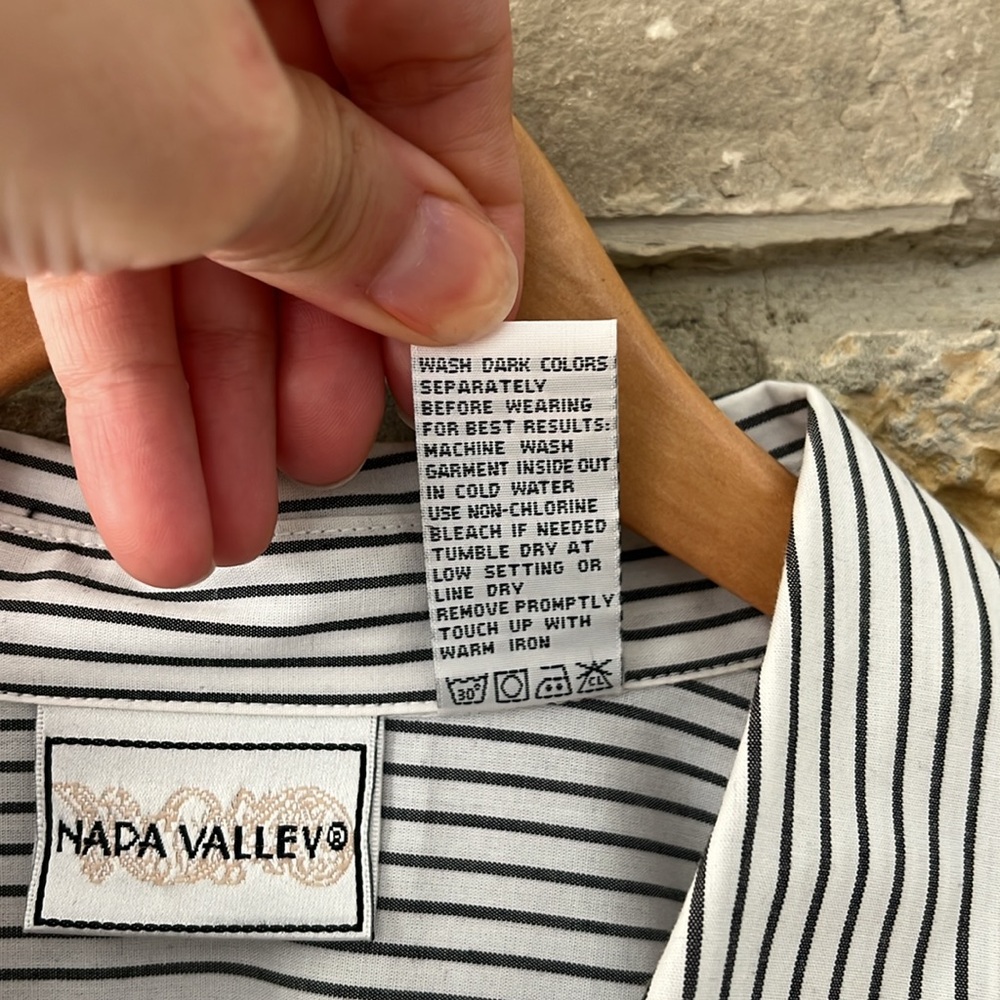 Vintage Napa Valley White Button Down Shirt with Black Vertical Stripes Large - Picture 5 of 15